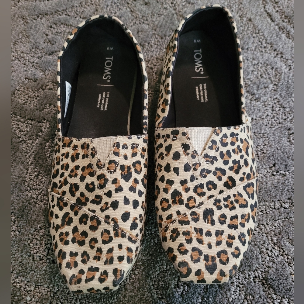 Womens toms size 9